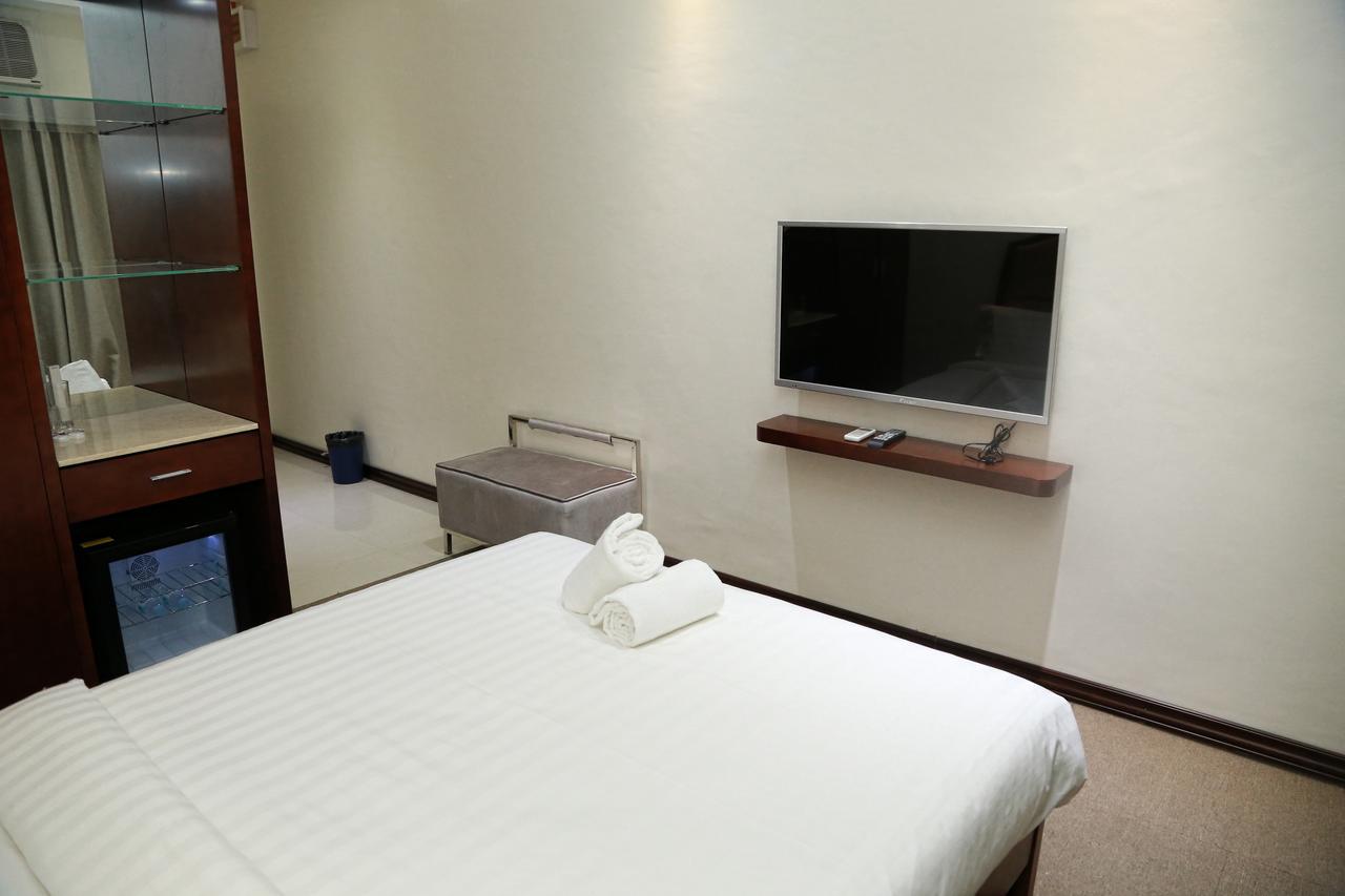 Big Hotel Suites Mandaue Eksteriør billede